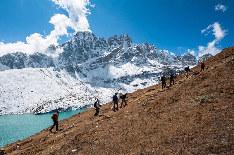 trekkers in gokyo region