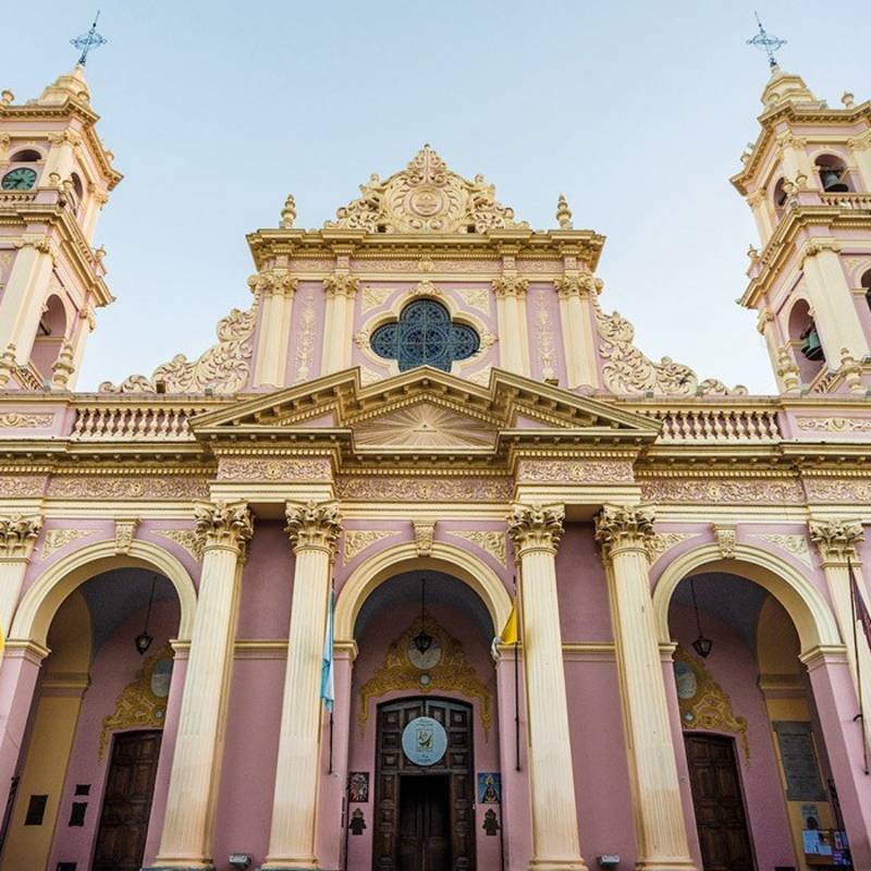 Koloniales Kicrhengebäude in Salta