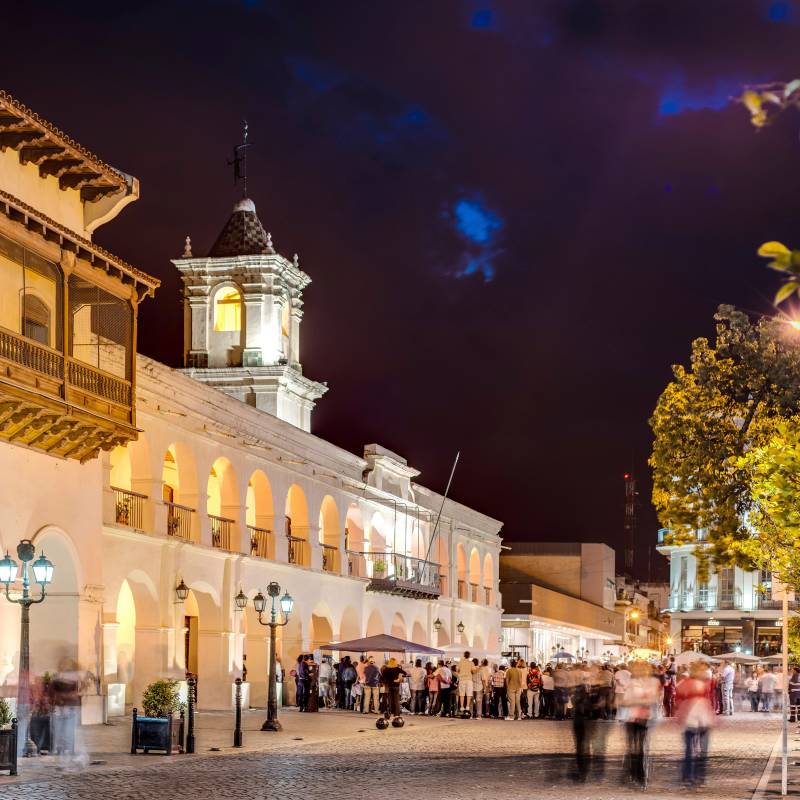 Nachtaufnahme Regierungsgebäude Salta Cabildo in Salta, Argentinien