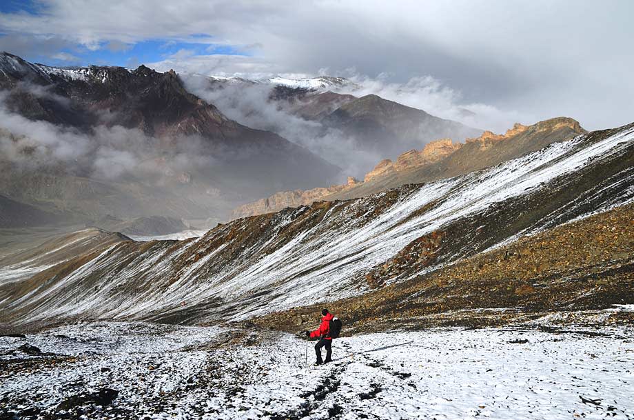 Snow-dusted scenery on Three Peaks of Ladakh Trek.