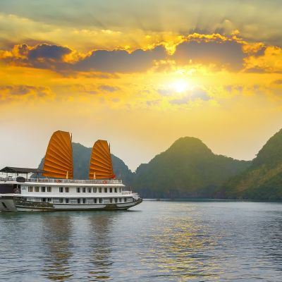 Halong Bucht Kreuzfahrt zum Sonnenuntergang Vietnam