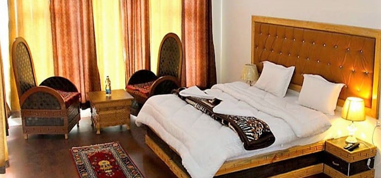 Search for Snow Leopards with Valerie Parkinson