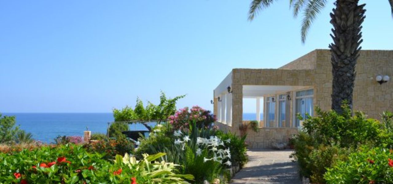 aphrodite_beach_hotel_ext