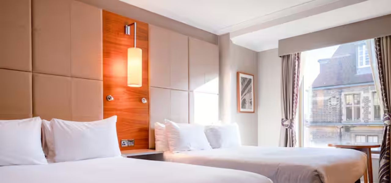 Cambridge to Oxford: WWII & Colleges – Private Group Adventure