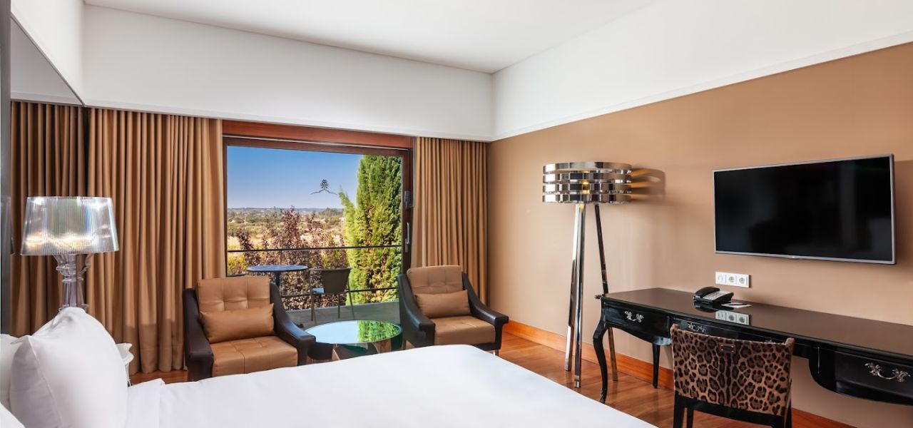 Signature Portugal | Among the Whitewashed Hills