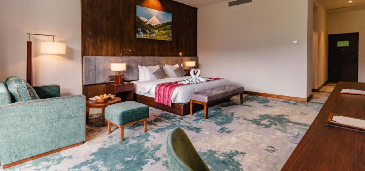 Signature Nepal & Bhutan | Peaks & Prayer Flags