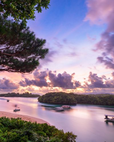 Abendstimmung in der Kabira Bucht bei Sonnenuntergang Ishigaki Japan