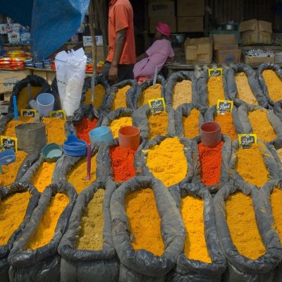 Bunter Markt auf einer Mosambik Reise