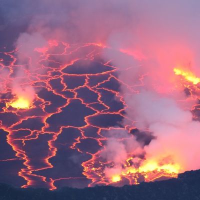Ruande Sehenswürdigkeiten: Brodelnde Lava in Nyiragongo