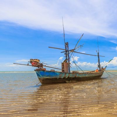 Erholungsort Hua Hin in Thailand, Boot am Strand