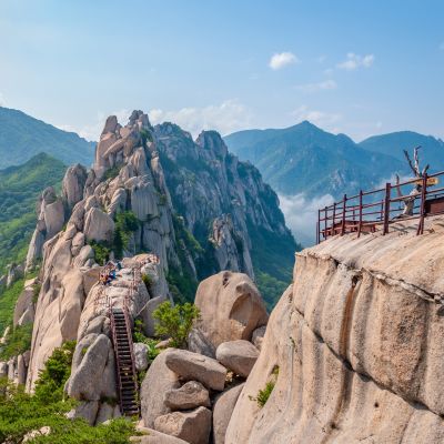 Felsen Ulsanbawi im Seoraksan Nationalpark Südkorea