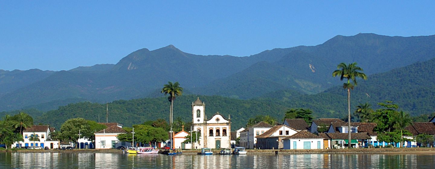 Paraty skyline
