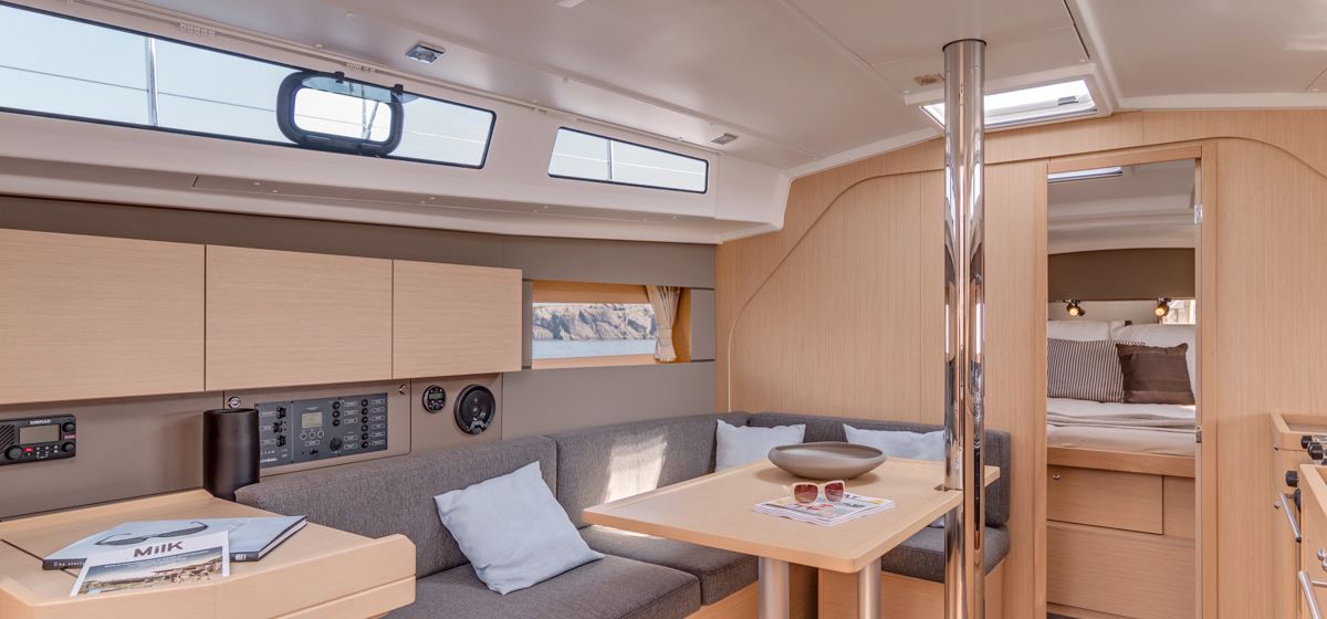 Oceanis 38 – Monocoque 3 cabines