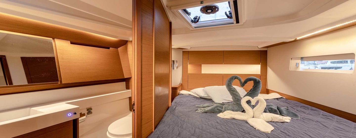 sunsail_41.0-3-cabin_interior