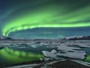 Moon Wallpaper 4K, Aurora Borealis, Mountains