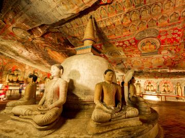 Buddha statues in Dambulla Cave Temple