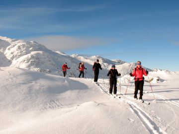 skiing down from Gaustatoppen