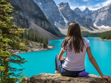 Solo Traveller looking over the Rockies