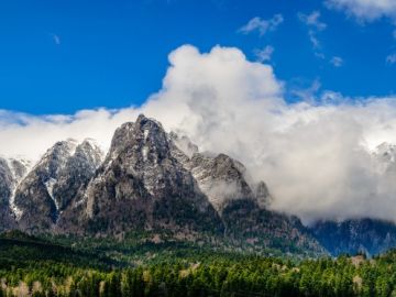 Becegi Mountain Plateau By Andrew Colin / flickr