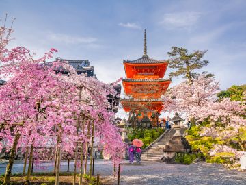 7 Springtime Destinations to Explore in 2023