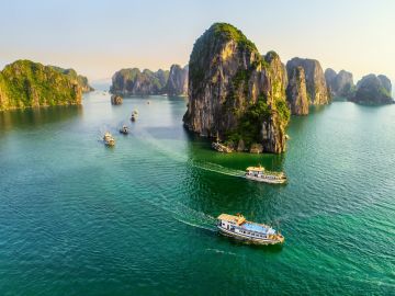 Finding the Extraordinary in 16 Iconic Destinations