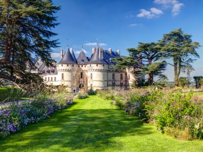 chateau_de_chaumont_with_flowers_and_gardens