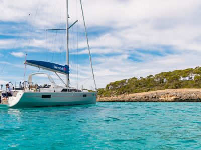 Familie op Sunsail 41.1 monohull met 3 cabines