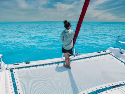 Dee Caffari vous donne 11 conseils pour réduire le plastique à usage unique pendant vos vacances en voilier