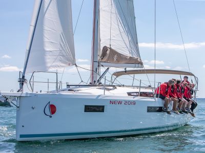 Sailors sitting on Sunsail 41.0