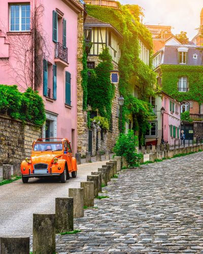 view-old-street-quarter-montmartre-paris