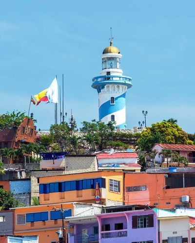 Koloniale Häuser und Turm in Guayaquil