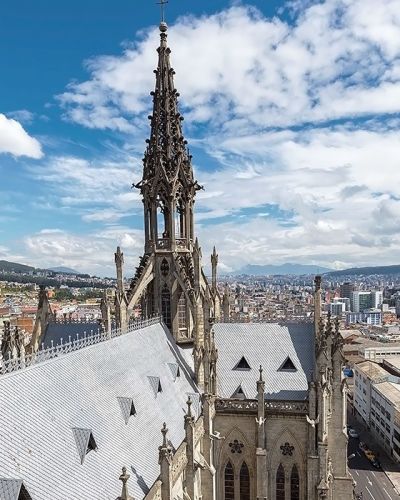 Die Basilika von Quito gehört zu den imposantesten Ecuador Sehenswürdigkeiten