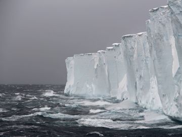 Epic Antarctica: Falklands, South Georgia & Antarctic Circle Crossing via Buenos Aires