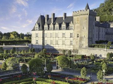 Loire Valley: Walks, Wine & Chateaux