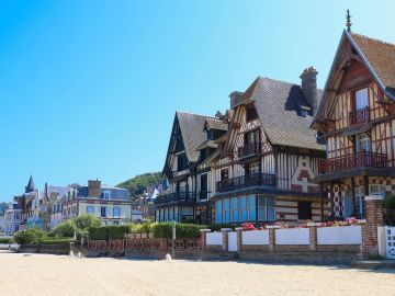 Normandy Walk from Deauville to Bayeux – Deluxe