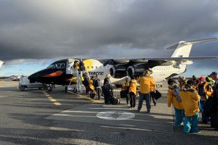 Antarctic Express: Fly the Drake