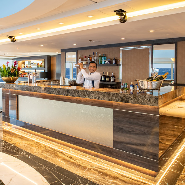 Observation lounge bar