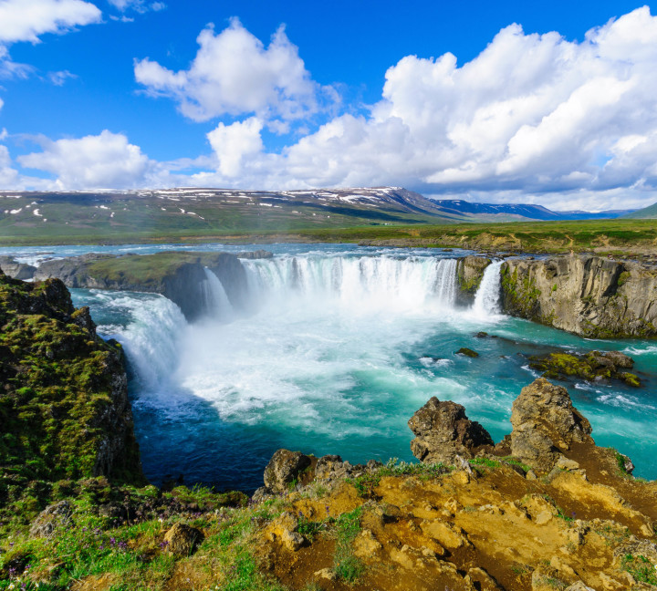 Iceland Circumnavigation: Mountains, Volcanoes and Waterfalls