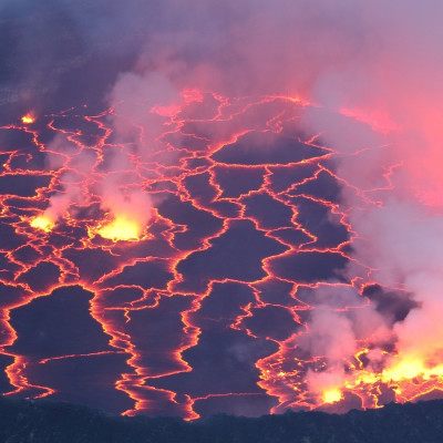 Ruande Sehenswürdigkeiten: Brodelnde Lava in Nyiragongo