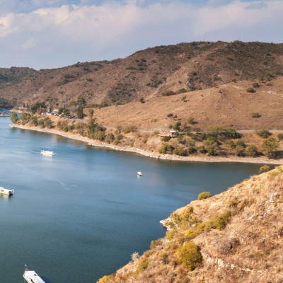 Cordoba Sehenswürdigkeiten: Die Region bietet pittoreske Landschaften und Seen