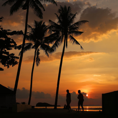 Sicherheit in Thailand: Strand bei Sonnenuntergang