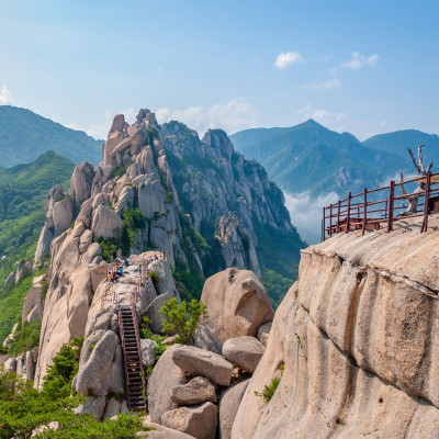 Felsen Ulsanbawi im Seoraksan Nationalpark Südkorea