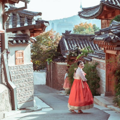Traditionelle Haeuser im Hanok Dorf Bukchon in Seoul