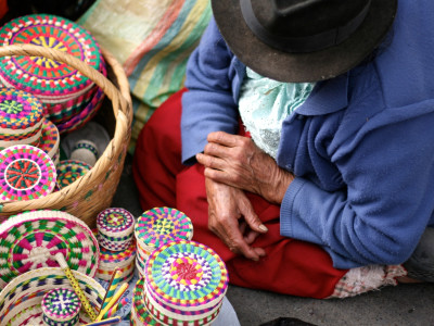 Old,Lady,Selling,Handmade,Wicker,Boxes,'cuenca',Ecuador
