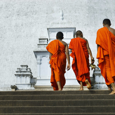 Sri Lankan monks - Sri Lanka travel guide