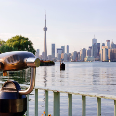 Blick vom Ontario See auf die Skyline von Toronto Ontario Kanada