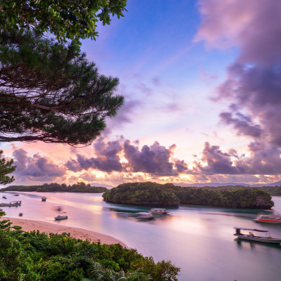 Abendstimmung in der Kabira Bucht bei Sonnenuntergang Ishigaki Japan