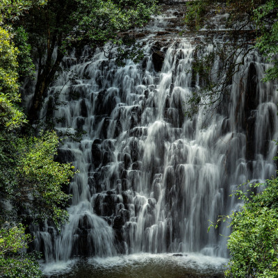 Nahaufnahme des Wasserfalls Elephant Falls in Shillong Indien