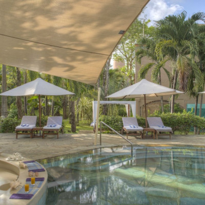 Luxury Kenya: Walking Safaris and Beaches