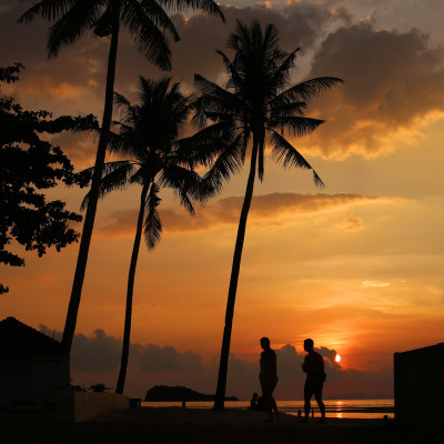 Sicherheit in Thailand: Strand bei Sonnenuntergang